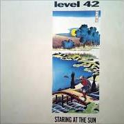 Le texte musical STARING AT THE SUN de LEVEL 42 est également présent dans l'album Staring at the sun (2005)