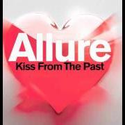 Le texte musical KISS de ALLURE est également présent dans l'album Kiss (2008)