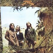 Le texte musical RAINBOW SONG de AMERICA est également présent dans l'album Hat trick (1973)