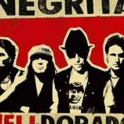 Le texte musical IL LIBRO IN UNA MANO, LA BOMBA NELL'ALTRA de NEGRITA est également présent dans l'album Helldorado (2008)