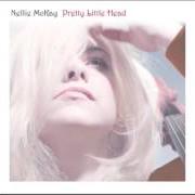 Le texte musical LALI EST PARESSEUX de NELLIE MCKAY est également présent dans l'album Pretty little head (2006)