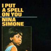 Le texte musical NOBODY KNOWS YOU WHEN YOU'RE DOWN AND OUT de NINA SIMONE est également présent dans l'album Feeling good (1994)
