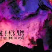 Le texte musical GHOST IN THE CITY de NINE BLACK ALPS est également présent dans l'album Locked out from the inside (2009)