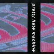 Le texte musical HEAD LIKE A HOLE de NINE INCH NAILS est également présent dans l'album Pretty hate machine (1989)
