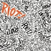 Le texte musical WHEN IT RAINS de PARAMORE est également présent dans l'album Riot! (2007)