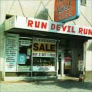 Le texte musical PARTY de PAUL MCCARTNEY est également présent dans l'album Run devil run (1999)