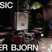 Le texte musical MATCHMAKER de PETER BJORN AND JOHN est également présent dans l'album Peter bjorn and john (2002)