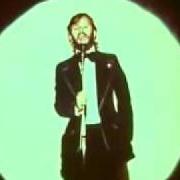 Le texte musical GYPSIES IN FLIGHT de RINGO STARR est également présent dans l'album Ringo the 4th (1977)