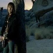 Le texte musical MORE de ROCKIE LYNNE est également présent dans l'album Rockie lynne (2006)