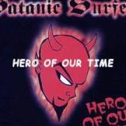 Le texte musical USE A BEE de SATANIC SURFERS est également présent dans l'album Hero of our time (1995)