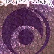 Le texte musical BENEATH A BLACK SKY de SIX FEET UNDER est également présent dans l'album Alive and dead (1996)