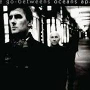 Le texte musical BOUNDARY RIDER de THE GO-BETWEENS est également présent dans l'album Oceans apart (2006)
