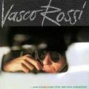 Le texte musical TU CHE DORMIVI PIANO de VASCO ROSSI est également présent dans l'album Ma cosa vuoi che sia una canzone (1978)
