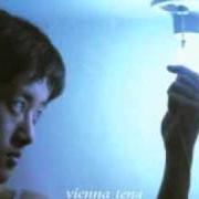 Le texte musical DAUGHTER de VIENNA TENG est également présent dans l'album Waking hour (2002)