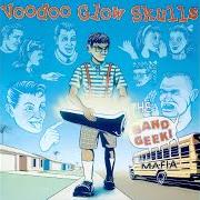 Le texte musical HIT A GUY WITH GLASSES de VOODOO GLOW SKULLS est également présent dans l'album Band geek mafia (1998)