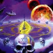 Le texte musical SPACE INVADERS (INTRO) de WHITE SKULL est également présent dans l'album The xiii skull (2004)