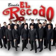 Le texte musical DOS BOTELLAS DE MEZCAL de BANDA EL RECODO est également présent dans l'album Mas fuerte que nunca (2006)