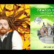 Le texte musical THIS TOWN de NEWTON FAULKNER est également présent dans l'album Rebuilt by humans (2009)