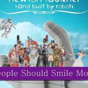 Le texte musical PEOPLE SHOULD SMILE MORE de NEWTON FAULKNER est également présent dans l'album Hand built by robots (2007)