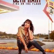 Le texte musical LOVE GANGSTER de BETH HART est également présent dans l'album Fire on the floor (2016)