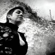 Le texte musical ME VOY LEJOS de AMPARANOIA est également présent dans l'album La vida te da (2006)