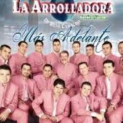 Le texte musical COLGADA A MI CUELLO de LA ARROLLADORA BANDA EL LIMON est également présent dans l'album Mas adelante (2009)