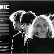 Le texte musical KUNG FU GIRLS de BLONDIE est également présent dans l'album Blondie (1976)