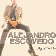 Le texte musical BOTTOM OF THE WORLD de ALEJANDRO ESCOVEDO est également présent dans l'album Big station (2012)