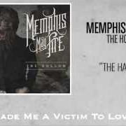 Le texte musical THE VICTIM de MEMPHIS MAY FIRE est également présent dans l'album The hollow (2011)
