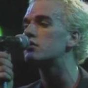 Le texte musical UNDERNEATH THE BUNKER de R.E.M. est également présent dans l'album Life's rich pageant (1986)