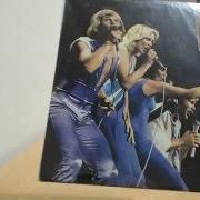 Le texte musical TAKE A CHANCE ON ME de ABBA est également présent dans l'album Live (1986)