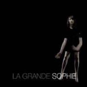 Le texte musical ECRIS-MOI de LA GRANDE SOPHIE est également présent dans l'album La place du fantôme (2012)