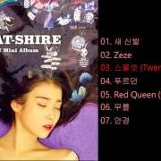 Le texte musical THE SHOWER de IU est également présent dans l'album Chat-shire (2015)