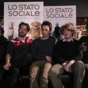 Le texte musical ERI PIÙ BELLA COME IPOTESI de LO STATO SOCIALE est également présent dans l'album Amore, lavoro e altri miti da sfatare (2017)