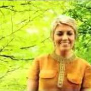 Le texte musical GRASSY de MELINDA SCHNEIDER est également présent dans l'album Be yourself (2008)