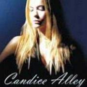 Le texte musical WORLD KEEPS TURNING de CANDICE ALLEY est également présent dans l'album Candice alley (2007)