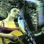 Le texte musical BLUNOTTE de CARMEN CONSOLI est également présent dans l'album L'anfiteatro e la bambina impertinente (2001)