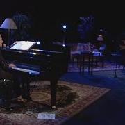 Le texte musical IT MIGHT AS WELL RAIN UNTIL SEPTEMBER de CAROLE KING est également présent dans l'album The living room tour (2005)