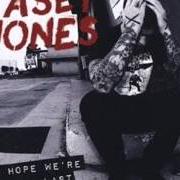 Le texte musical BIRDMAN GOT HIT BY A TROLLEY (AAA) de CASEY JONES est également présent dans l'album I hope we're not the last (2011)