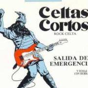 Le texte musical SALIDA DE EMERGENCIA de CELTAS CORTOS est également présent dans l'album Salida de emergencia (1989)