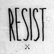 Le texte musical SHELTER de HUNDREDTH est également présent dans l'album Resist (2014)