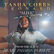 Le texte musical HERE de TASHA COBBS est également présent dans l'album Heart. passion. pursuit. (deluxe) (2017)
