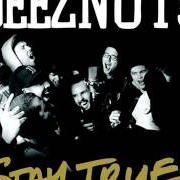 Le texte musical I HUSTLE EVERYDAY de DEEZ NUTS est également présent dans l'album Stay true (2008)