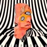 Le texte musical COME A LITTLE CLOSER de CAGE THE ELEPHANT est également présent dans l'album Melophobia (2013)