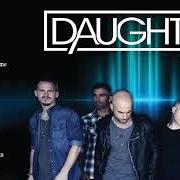 Le texte musical IT'S NOT OVER de CHRIS DAUGHTRY est également présent dans l'album Daughtry (2006)