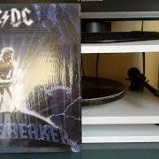 Le texte musical WHISKEY ON THE ROCKS de AC/DC est également présent dans l'album Ballbreaker (1995)