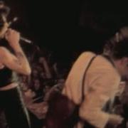 Le texte musical IT'S A LONG WAY TO THE TOP (IF YOU WANNA ROCK 'N' ROLL) de AC/DC est également présent dans l'album High voltage (1976)