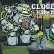 Le texte musical INTRO de CLOSE TO HOME est également présent dans l'album Never back down (2011)