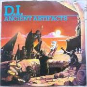 Le texte musical HANG TEN IN EAST BERLIN de D.I. est également présent dans l'album Ancient artifacts (1985)