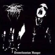 Le texte musical EN AS I DYPE SKOGEN de DARKTHRONE est également présent dans l'album Transilvanian hunger (1994)